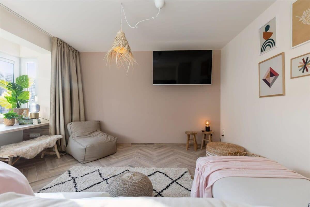Alejandro - Lovely 2 Bedroom In *